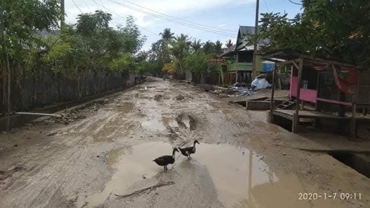 Kondisi Jalan Desa Punaga Saat Musing Hujan