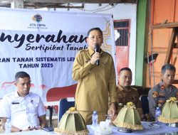 Wabup Takalar Serahkan 1.197 Sertifikat Tanah PTSL kepada Warga Sanrobone